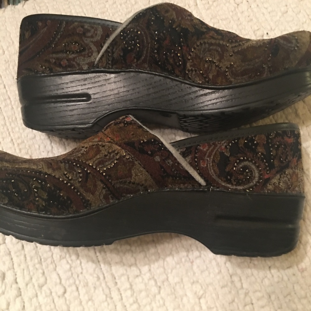 Dansko shoes size 39 paisley